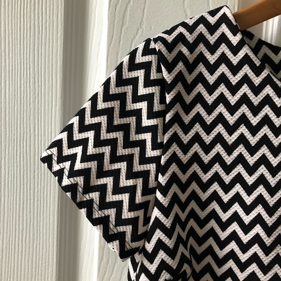 Striped Crop top Tee - Picture 4 of 4